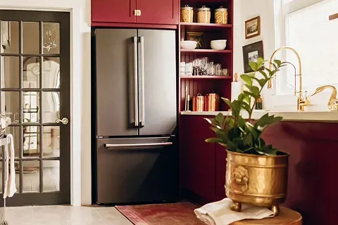 cafe-dark-refrigerator